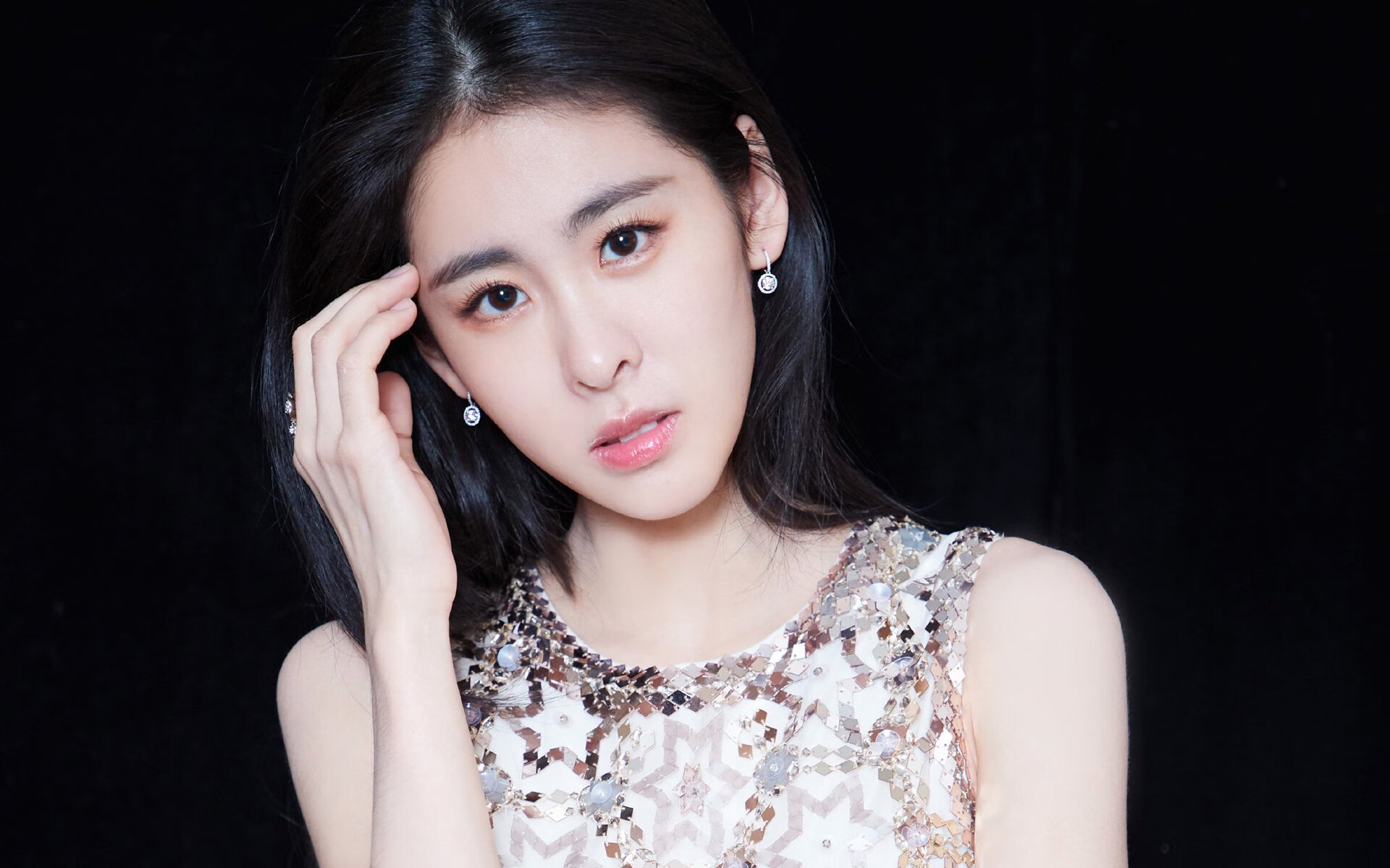 爱游戏下载-欧冠半决赛之夜，莱奥，那个唯一能撕开黑夜的人