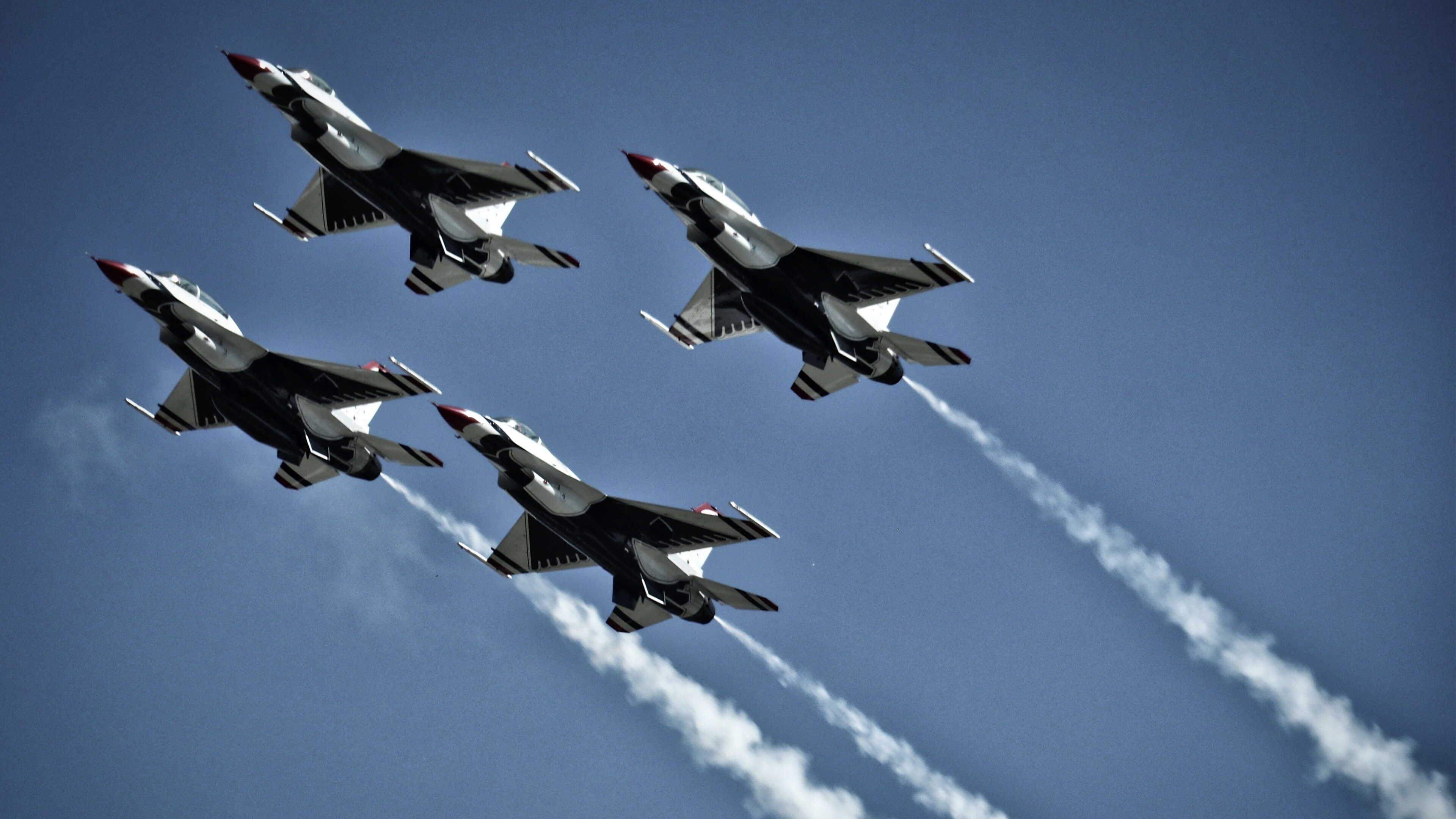 爱游戏2026-跨洋狙击，当芝加哥公牛遭遇天山雪豹，拉文末节按下核弹按钮