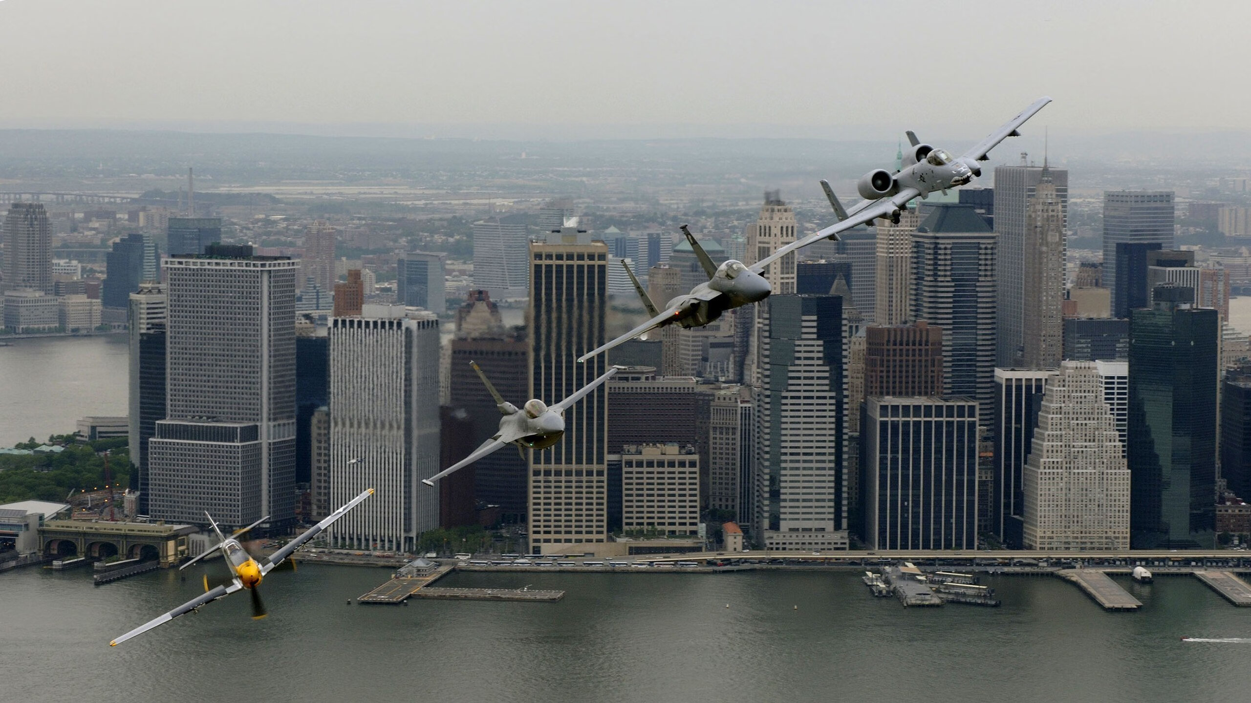 爱游戏官方-萨内一射三传导演安菲尔德奇观，红军收割里昂，德国飞翼在虚幻与现实的夹缝中闪光