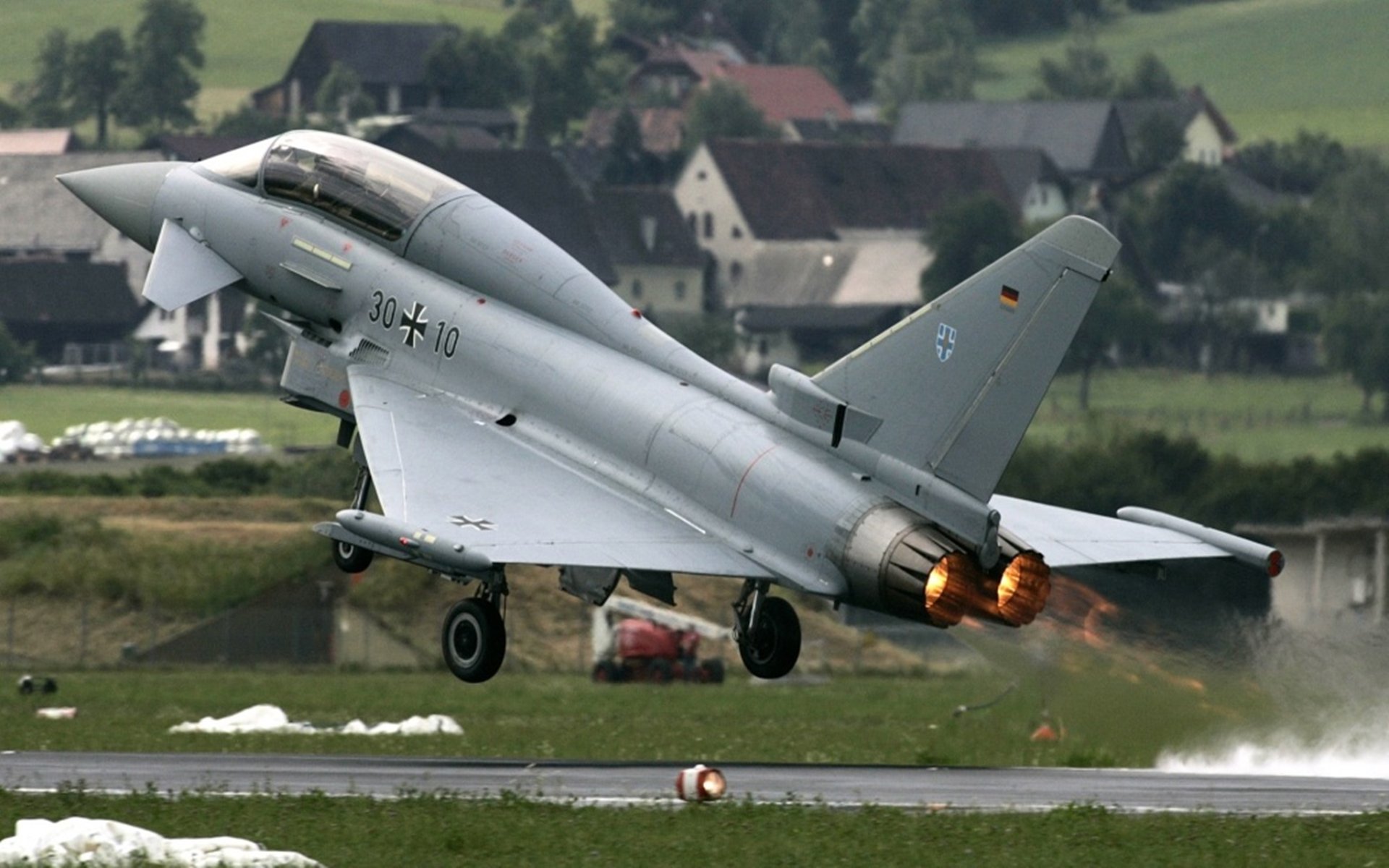 铁血灰熊以战术铁笼窒息尼克斯，字母哥逆境崛起定乾坤